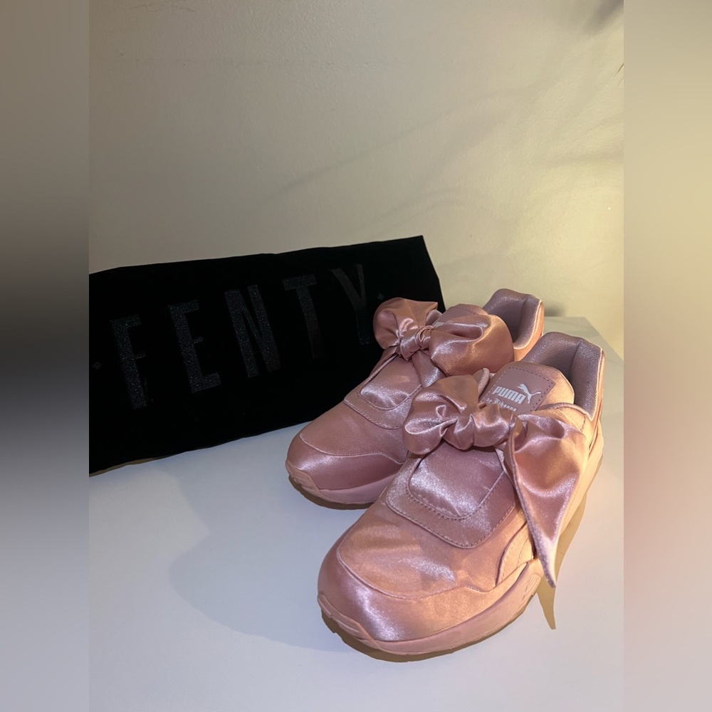 Brand new, 100% Authentic Puma x Fenty By Rihanna Bow Sneakers Pink-Pink.